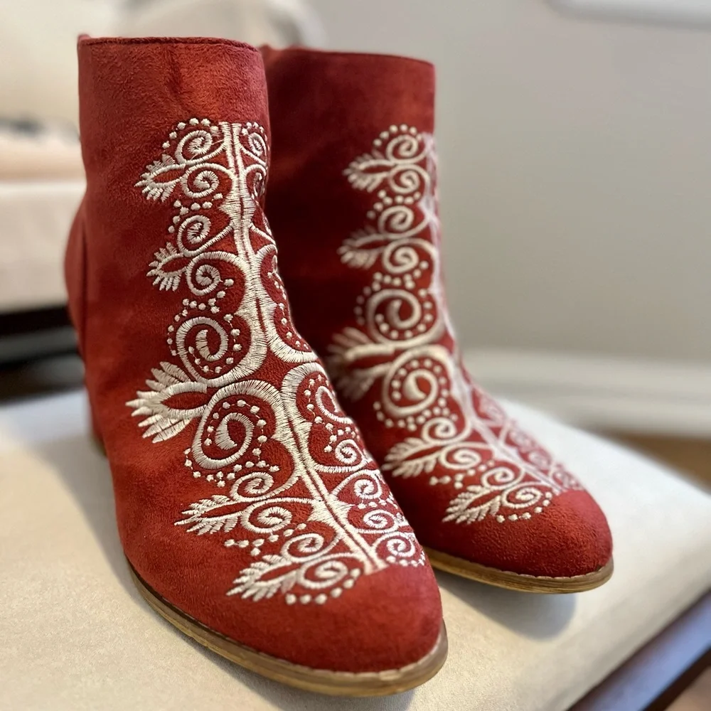 Mi.iM Red Embroidered Ankle Boot, Size 9 - Picture 5 of 7